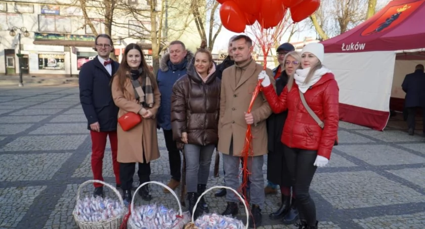 Piękny gest kandydata na burmistrza  Przemysława Wereszczyńskiego z okazji Walentynek 
