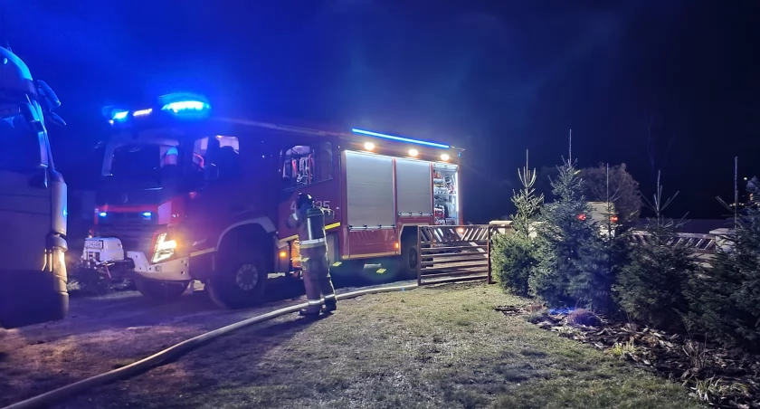 Pożar w kotłowni w Gręzówce - akcja ratunkowa strażaków 