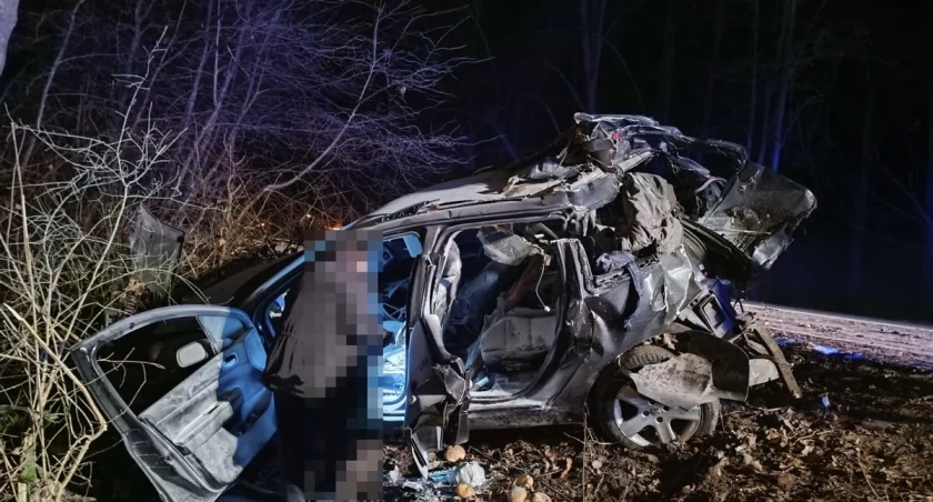 43-letni pasażer zmarł w szpitalu. Dramatyczny finał wypadku 