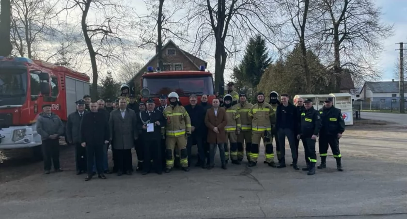 OSP Stanin oddaje legendarnego Dziadka w ręce kolegów z OSP Jeleniec
