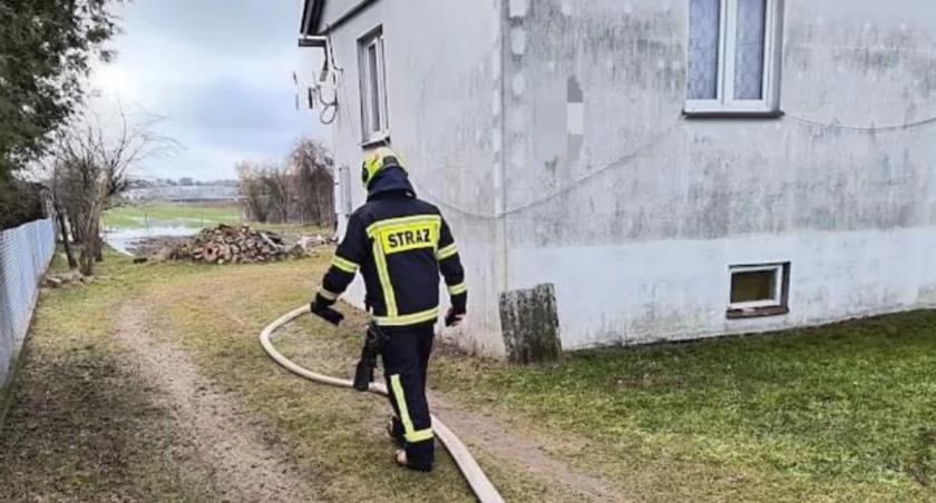 Woda zalała piwnice. Strażacy pospieszali z pomocą (FOTO) 