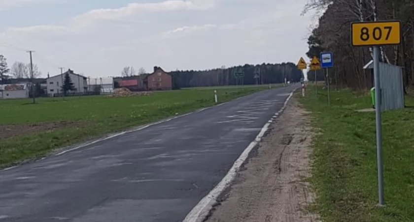 Niebezpieczeństwo na drodze 807: Gmina Wola Mysłowska wydała komunikat