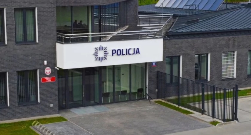 Oszustwo sprzedaży podręczników szkolnych online: zatrzymana 18-latka