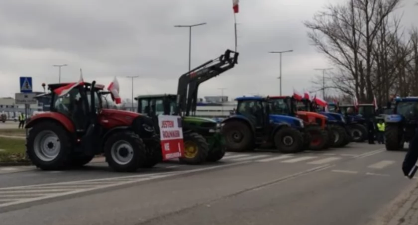 Rolnicy nadal blokują drogi. Zobacz gdzie są utrudnienia 