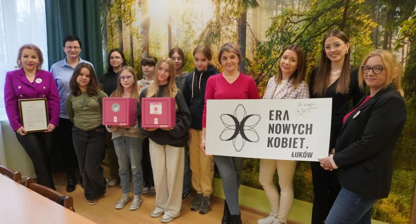 Różowej skrzynki dla uczennic SP 4 w Łukowie. Marlena Zakrzewska zapowiada kolejne 
