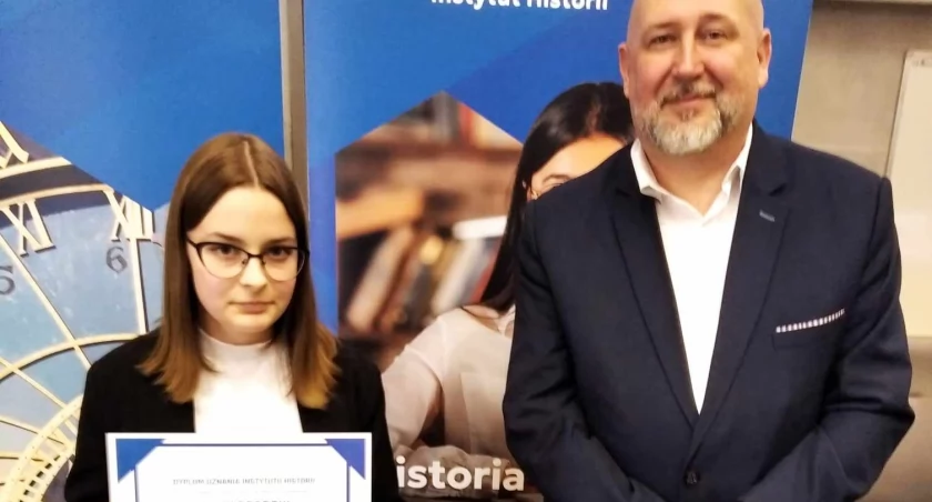 Ania Brodzik z klasy II LO zwyciężczynią Ogólnopolskiego Siedleckiego Konkursu Historycznego - zobacz, dlaczego jej esej był tak wybitny!
