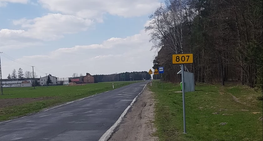 Remont dróg w powiecie łukowskim: Inwestycje na DW806 i DW807