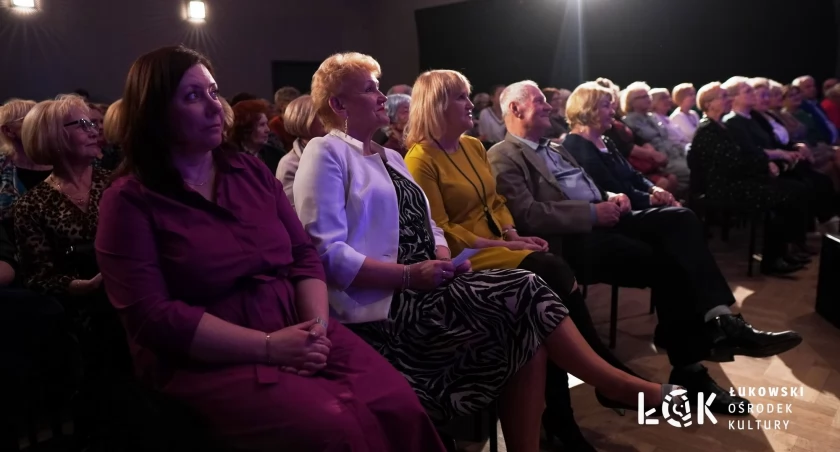 Uroczystość z okazji Dnia Kobiet w Łukowskim Ośrodku Kultury. Seniorzy na koncercie! (FOTO) 