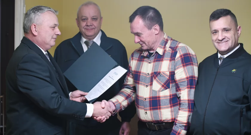 Lukow: Mieczysław Płudowski, zasłużony maszynista  uhonorowany przez kolegów za 40 lat pracy ! 