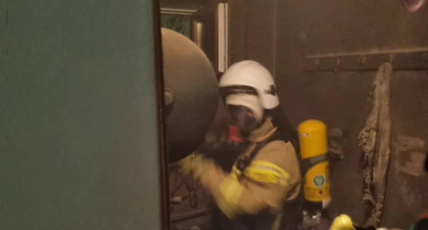 Groźny pożar w Adamowie. Strażacy stanęli na wysokości zadania! (FOTO)