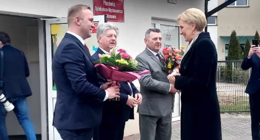Pierwsza Dama w powiecie łukowskim. Dostała kwiaty od wójta i wicestarosty 