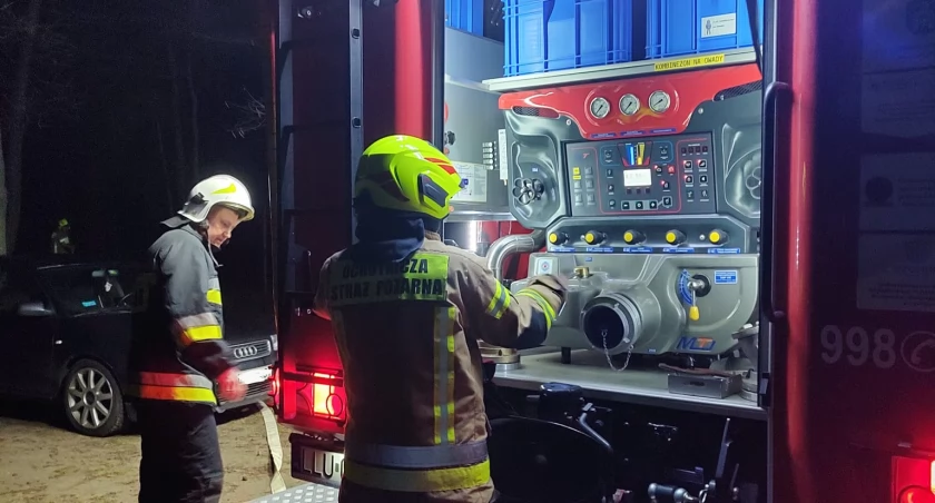 Pożar ściółki leśnej w Hucie Dąbrowa - interwencja OSP Podosie o godzinie 1:16  