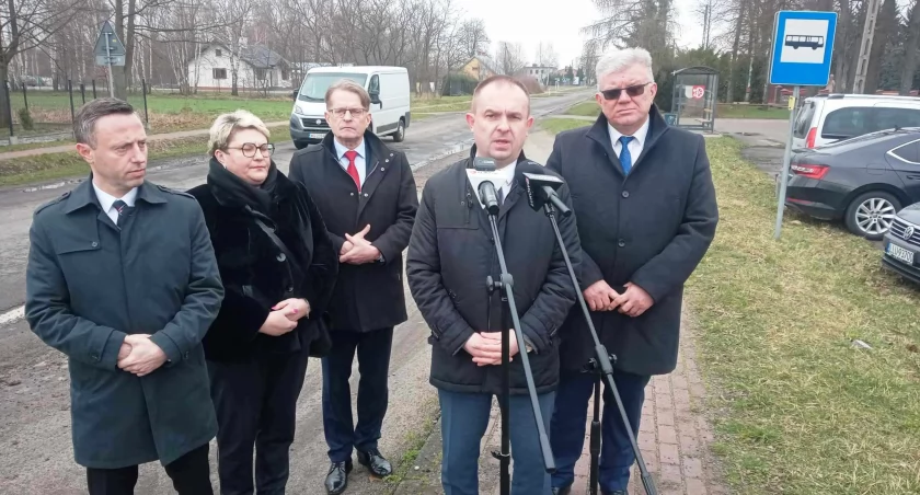  Przebudowa drogi wojewódzkiej 807: Inwestycja na ponad 100 milionów złotych. Padły daty! 