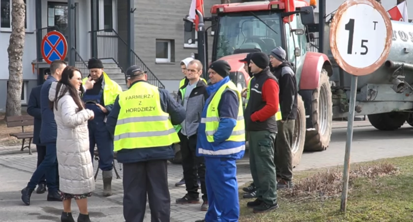 Pikieta rolników w Serokomli. Pełne poparcie wójta Piotra Chabra (WIDEO)