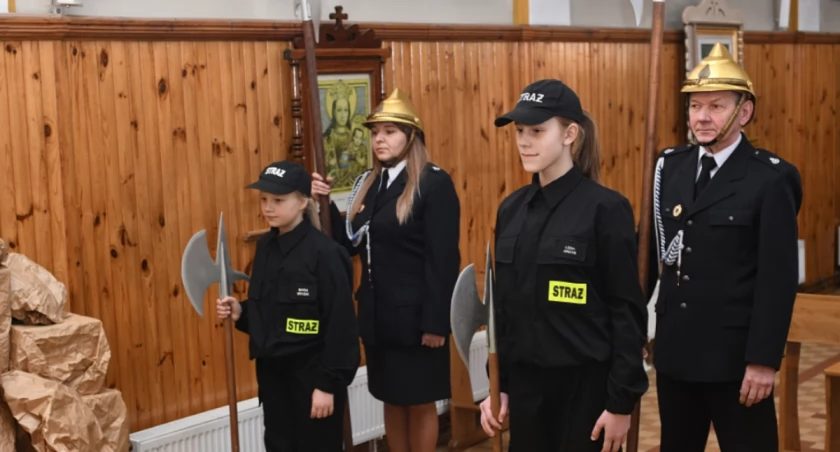 Ochotnicy z Gręzówki pełnili dzisiaj wartę przy Grobie Pańskim w Kościele Matki Boskiej Częstochowskiej