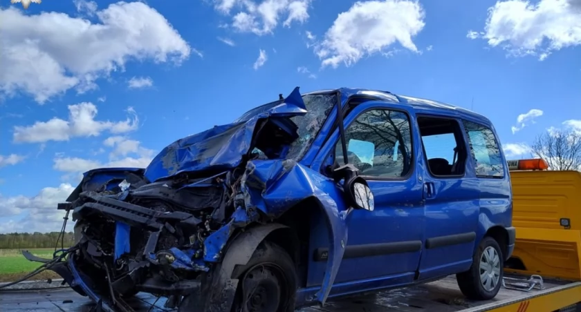Tragiczny wypadek. Śmierć 33-latka po zderzeniu Citroena z dostawczakiem (FOTO)