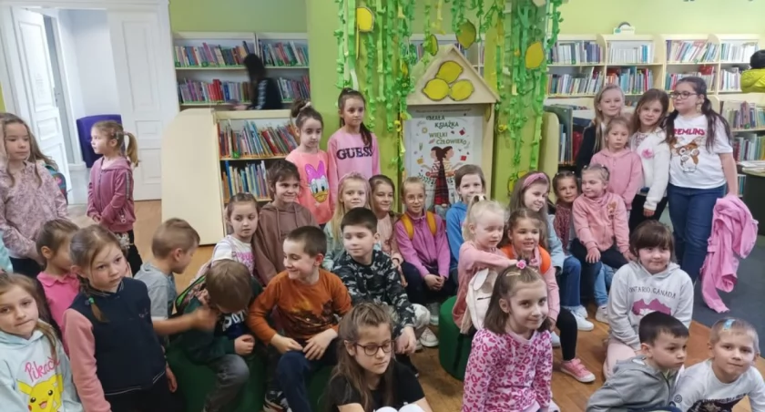 Wyprawa do Biblioteki Multimedialnej. Integracja i inspiracja dla  czytelników, Klub Małego Czytelnika w Trzebieszowie