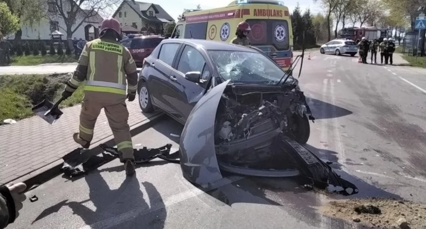 Wypadek w Czemiernikach: Trzy osoby poszkodowane )FOTO)