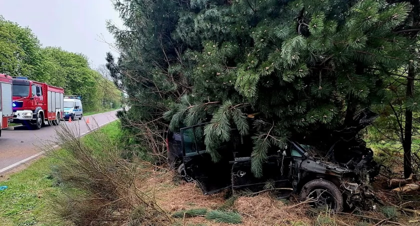  Tragiczny wypadek w Czemiernikach: Trzech młodych mężczyzn w ciężkim stanie