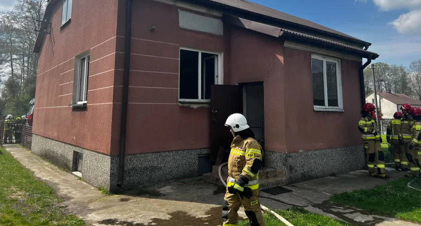 Pożar domu w Zaolszyniu. Zaczęło sie w kotłowni! 