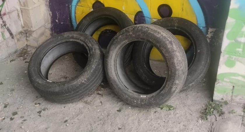  Ryżki.  Śmietnik na przystanku! Ludzie są zbulwersowani! 