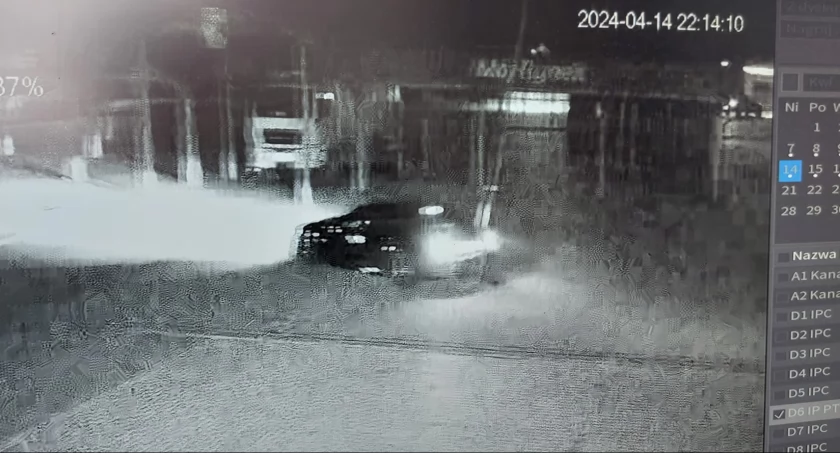 Pirat drogowy zniszczył słup na targowisku w Trzebieszowie!