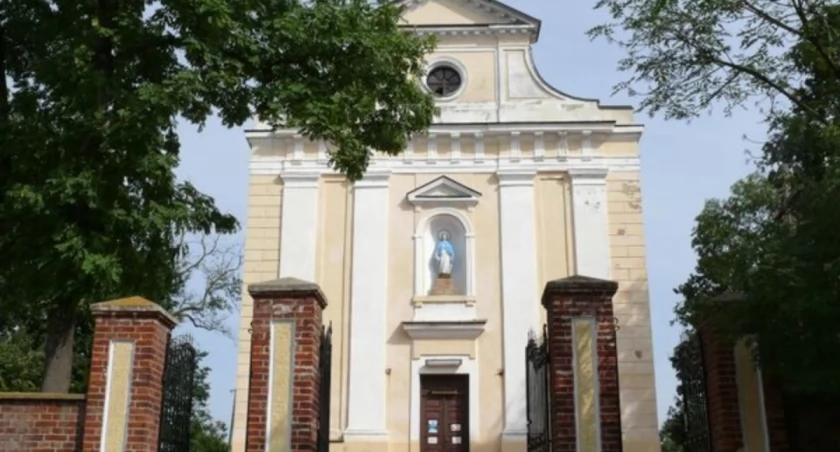 Parafia św. Apostołów Piotra i Pawła w Okrzei poszukuje firmy do wykonania prac odwodnieniowych i zabezpieczenia zabytkowego obiektu