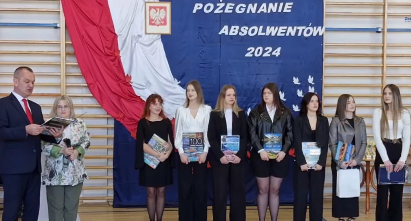 Uroczyste pożegnanie absolwentów Zespołu Szkół nr 2 w Łukowie (WIDO)