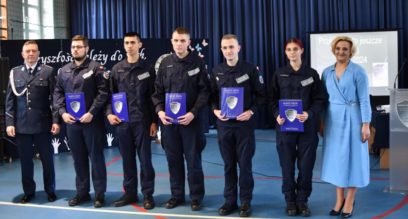 Pożegnanie klas maturalnych - wzruszająca uroczystość w Zespole Szkół w Radoryżu Smolanym (FOTO)