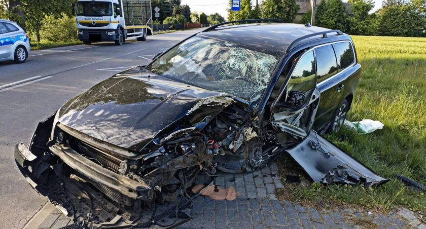 61- latek z Łukowa po pijaku rozbił auto na drzewie! 
