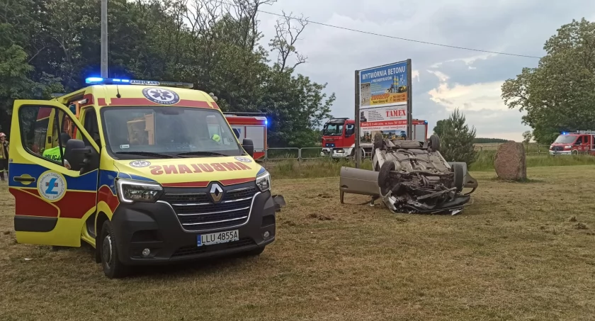 Wypadek drogowy w Szczygłach Górnych i zawalenie budynku w Okrzei