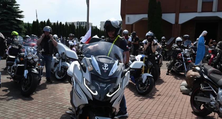 Rajd motocyklowy podczas Dni Łukowa - parada motocyklistów w centrum miasta