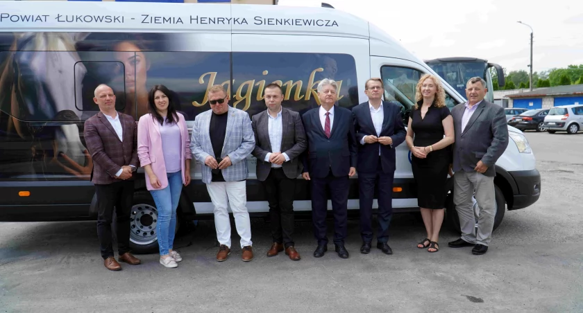 Nowy autobus Ford Transit PKS Łuków - ekologiczny i nowoczesny transport