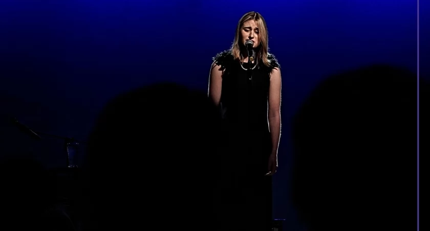 Weronika Radomyska z ŁOK zdobywa Brązowy Mikrofon na Festiwalu Zaśpiewam CI mamo 