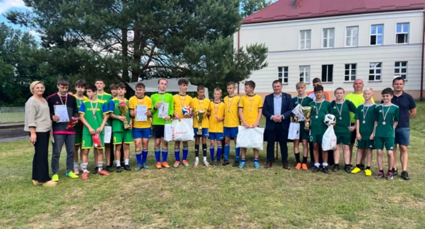 Sukces szkolnego turnieju piłki nożnej w Radoryżu Smolanym