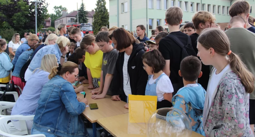 Czasem słońce, czasem deszcz - relacja z Dnia Rodziny w Adamowie (WIDEO)