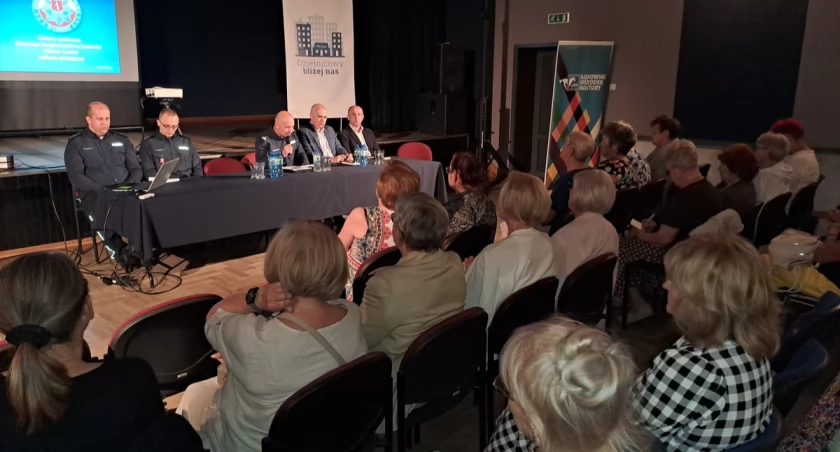 Seniorzy kontra oszuści: Policjanci z Łukowa organizują debatę społeczną