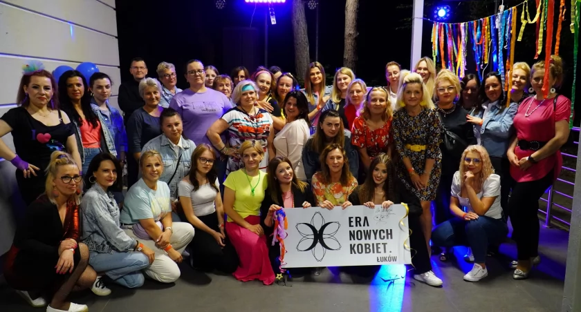 Wyjątkowa impreza ERY Nowych Kobiet Łuków: Magiczna podróż w Lata 80. i 90 (WIDEO)