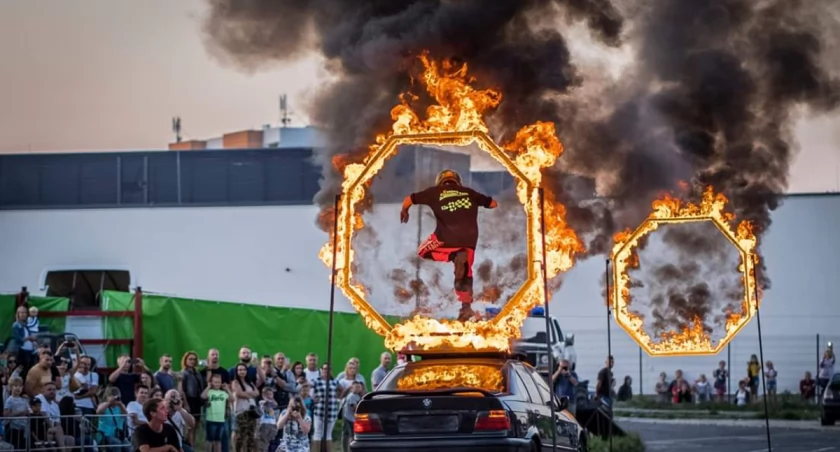 Wygraj wejściówki na pokazy kaskaderskie w Łukowie: Zdobądź  bilety na niezwykłe show
