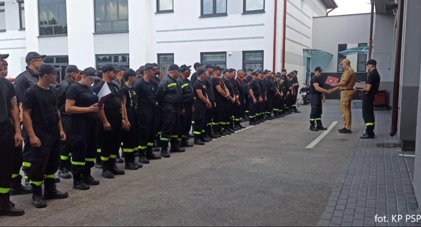 Zakończono szkolenie strażaka ratownika OSP z powiatu łukowskiego - 57 uczestników. Brawa!~