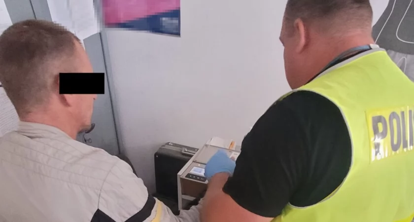 Wpakowali pieski do worka i wywieźli bez jedzenia i picia! 