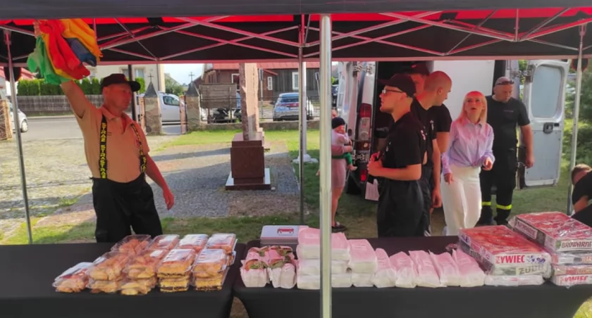 Kiermasz ciast i chlebów - wspólna akcja OSP i KGW w Staninie 