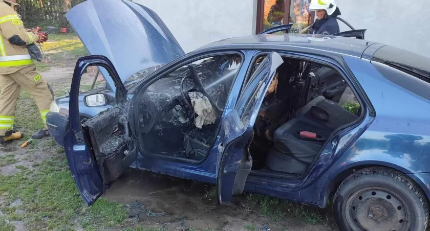 Pożar w Cisowniku: Renault spłonął w całości!