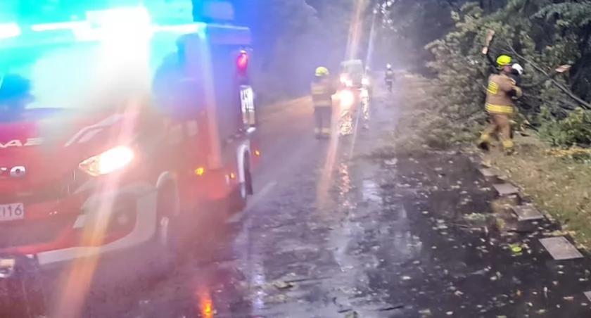 Dramatyczne chwile w Powiecie Łukowskim: Uderzenie pioruna doprowadziło do pożaru Domu.