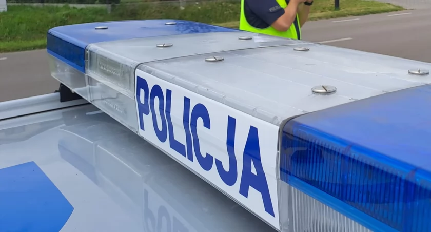 Groźny wypadek w Lipinach – kierowca ranny po dachowaniu samochodu! 