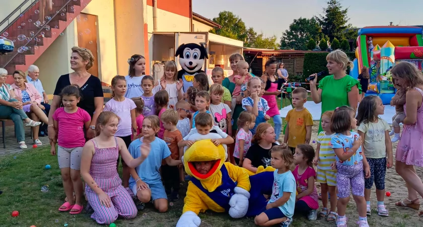 Sołecki Festyn Rodzinny w Szczygłach Dolnych: Zabawa i uśmiechy w świetnej atmosferze (WIDEO)