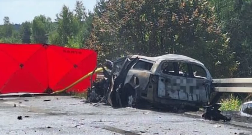 Tragiczny wypadek na obwodnicy. Jedna osoba spłonęła w samochodzie