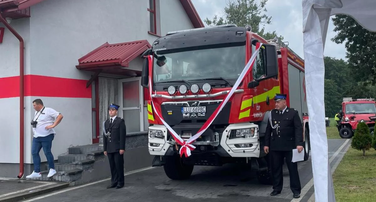 Nowy wóz dla OSP Karwów. Niedzielna uroczystość w deszczu!