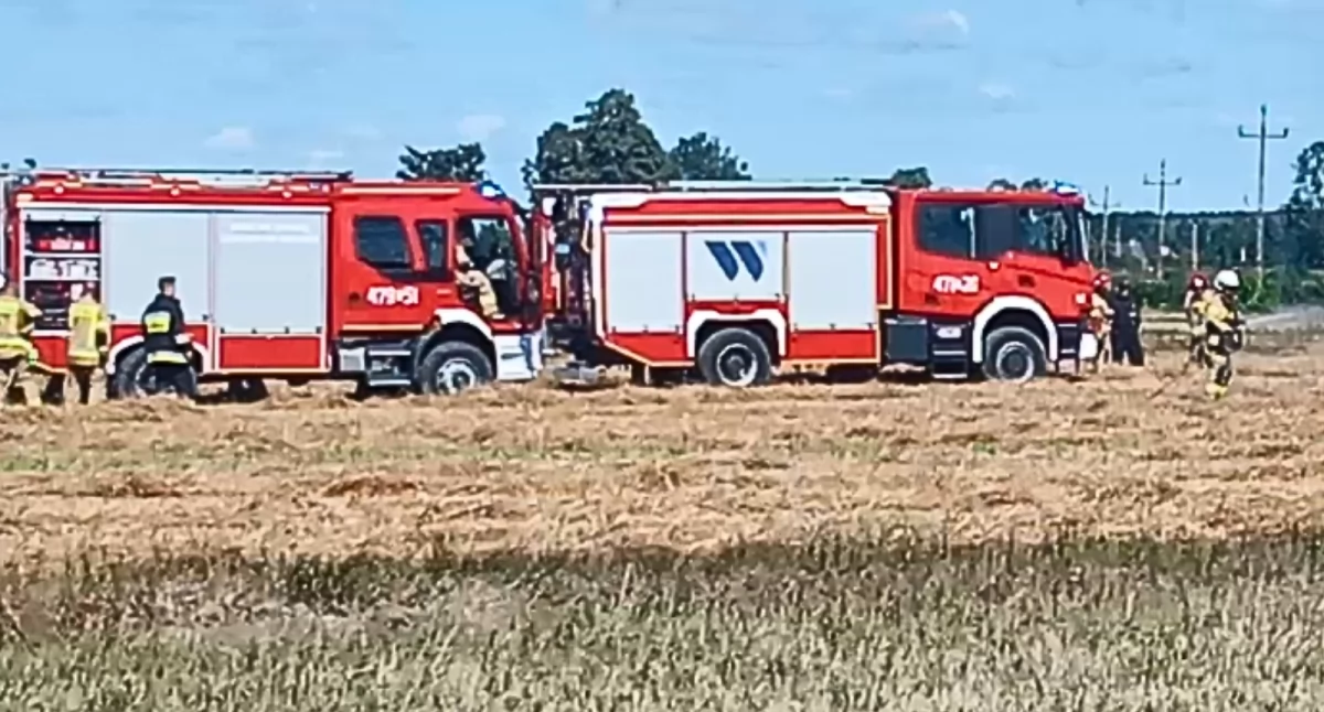 Pożar słomy w Sarnowie w gminie Stanin - skuteczna interwencja strażaków,