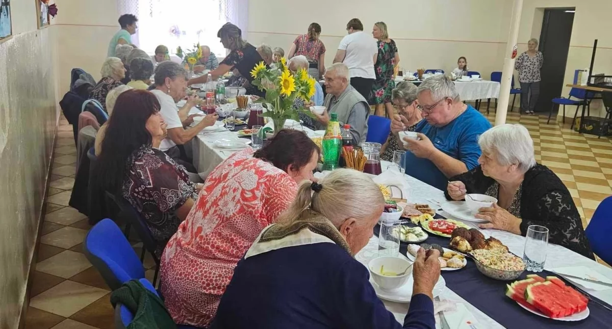 Seniorzy z Mysłowa świętują Światowy Dzień Dziadków z Fundacją Biedronki